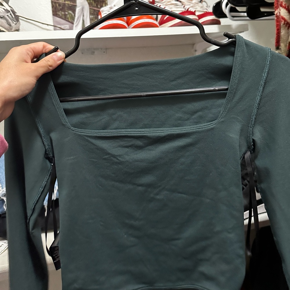 Aritzia Babaton Contour Square neck Top
